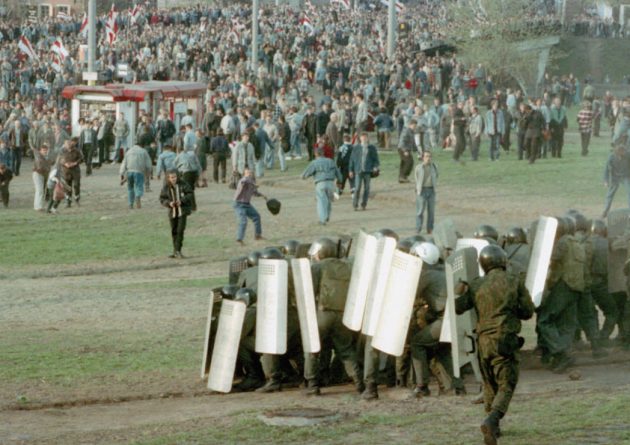 Насильницький розгін учасників мирної демонстрації з нагоди 10 річниці Чорнобильської катастрофи