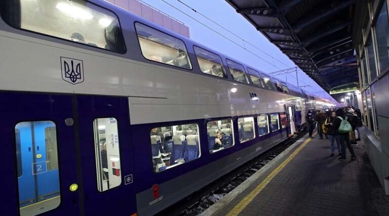 Скільки коштують квитки на новітній двоповерховий потяг до Києва